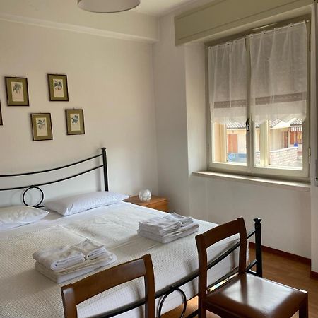 Warm, Nice & Amazing Lake-View Apartment Сан-Дзено-ді-Монтанья Екстер'єр фото